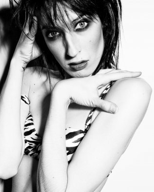Female model photo shoot of Lauren Howe Beauty