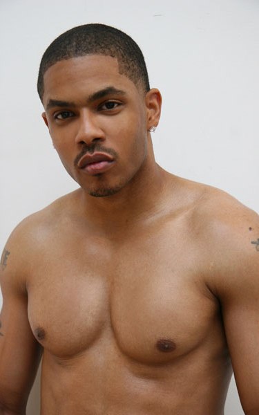 Male model photo shoot of Reggie Edwards