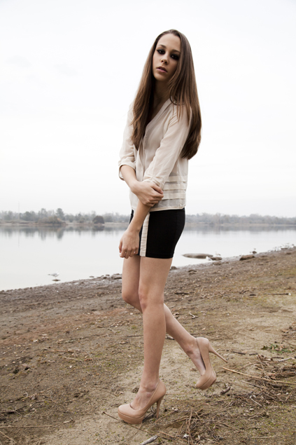 Female model photo shoot of Lauren Hoskins