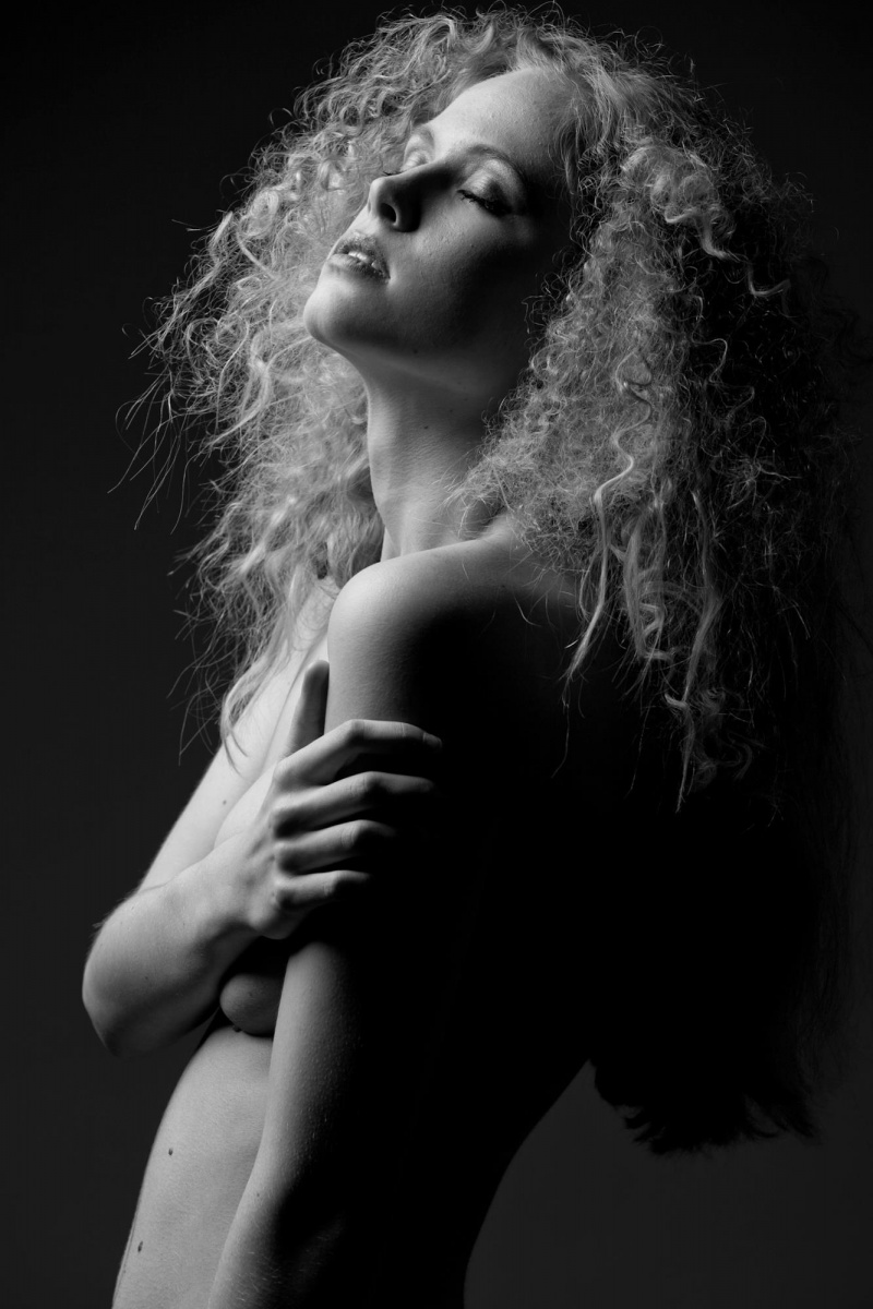 Female model photo shoot of Danique Ewbank Verdonk