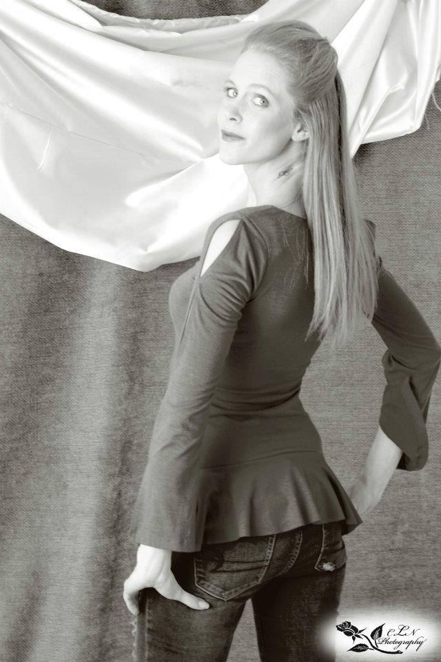 Female model photo shoot of DyanaMurdock