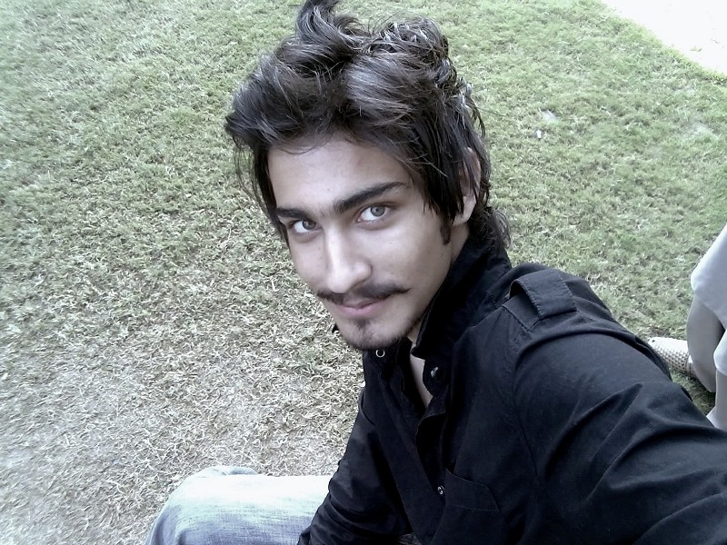 Male model photo shoot of Hassanii