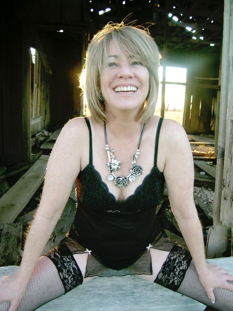 Female model photo shoot of wickedkitten by elbeast in rhome texas