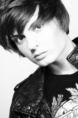 Male model photo shoot of Ilya Ricci