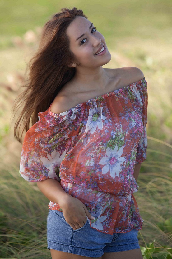 Female model photo shoot of Laura Naranjo by Manny Perez photography
