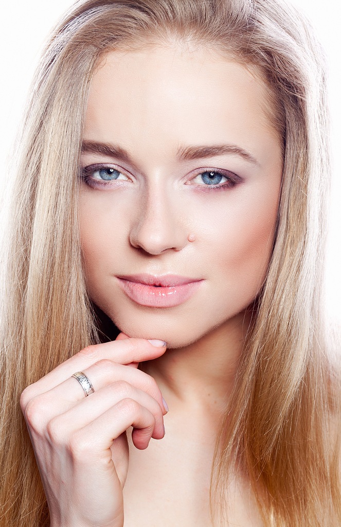 Female model photo shoot of Yulia Zykova
