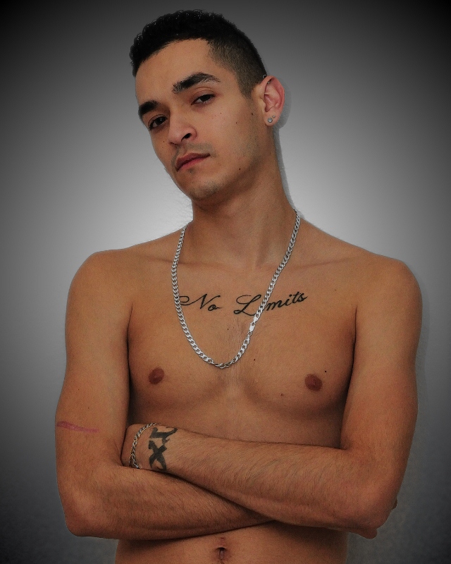 Male model photo shoot of sean michaelz
