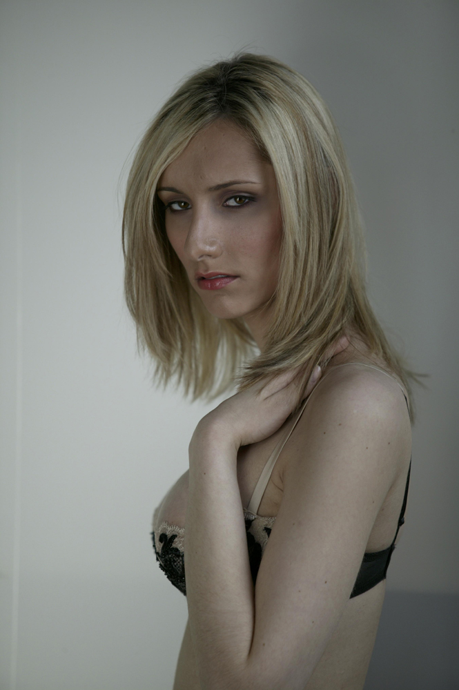 Female model photo shoot of Mae Meri