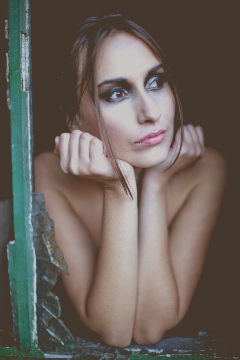Female model photo shoot of Jo Bilham