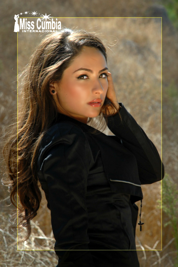 Female model photo shoot of Tierra Liberta