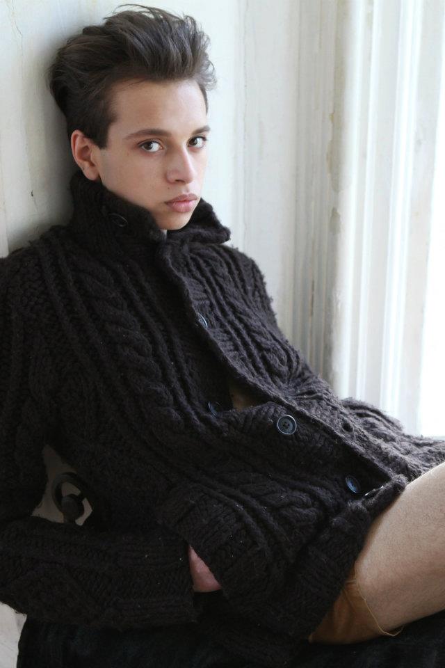 Male model photo shoot of Aaron Nikolas