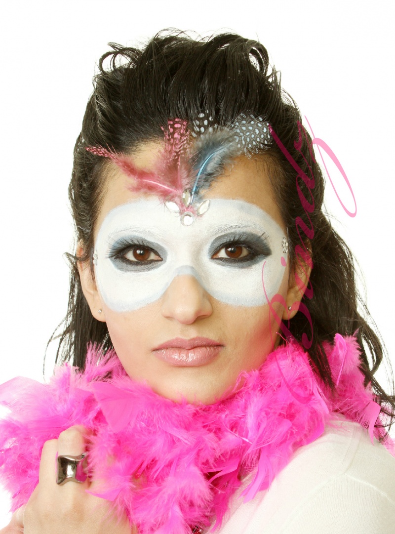 Female model photo shoot of Bindz Makeup