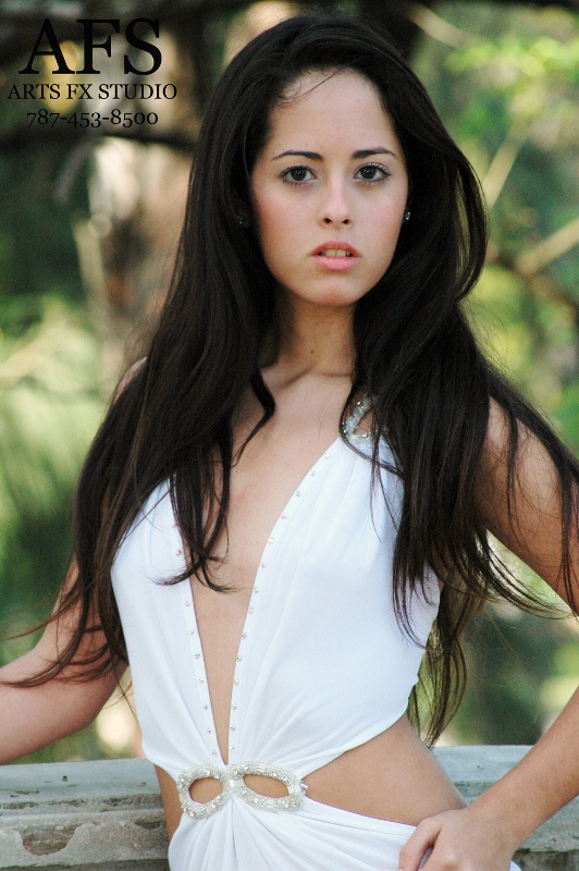 Female model photo shoot of Itziar Ortiz