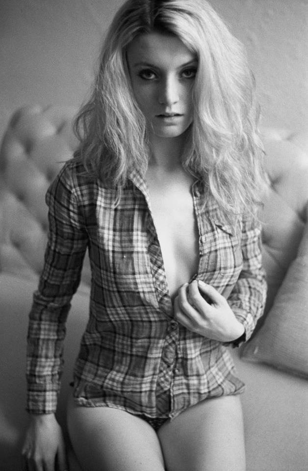 Female model photo shoot of Bella May in Manhattan