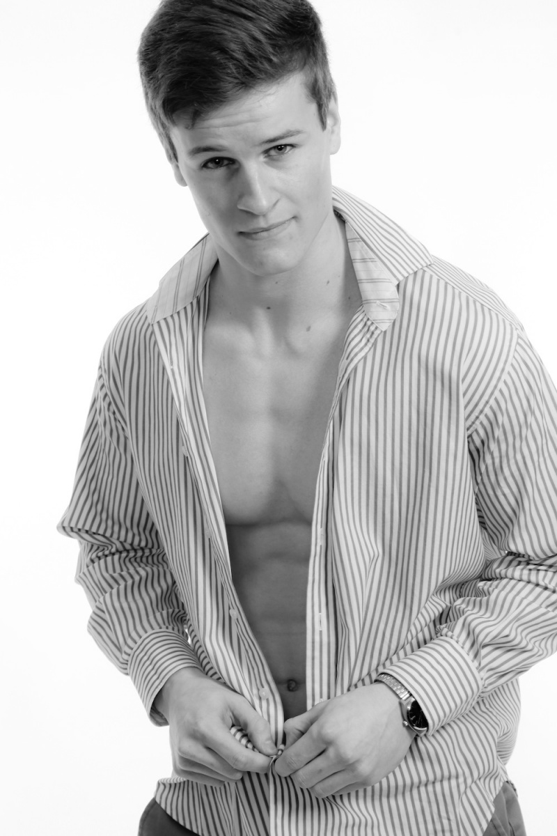 Male model photo shoot of Zachary washington