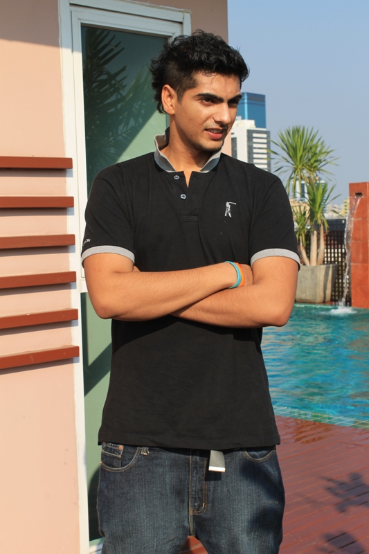 Male model photo shoot of Dev Mohnani