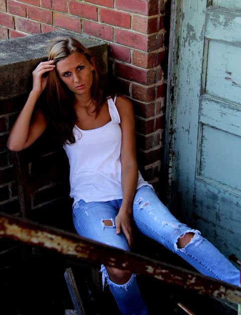 Female model photo shoot of Lindsey Michno