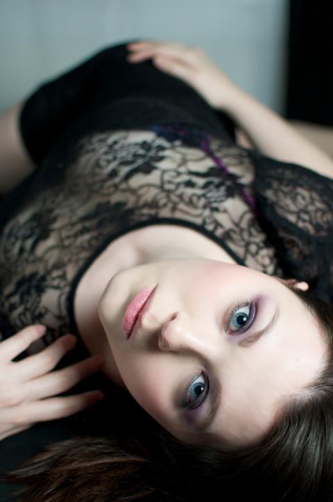 Female model photo shoot of DarlingScarlett16