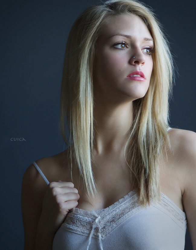 Female model photo shoot of Taylor Bogen