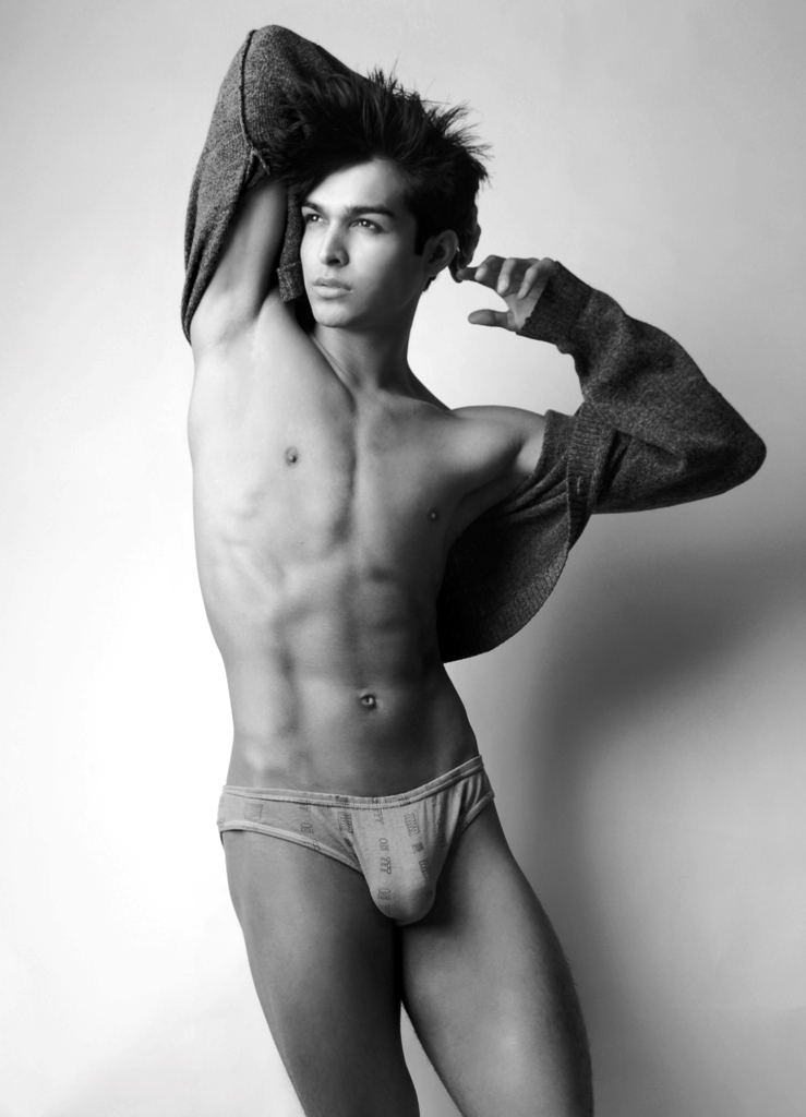 Male model photo shoot of Victor Maldonado