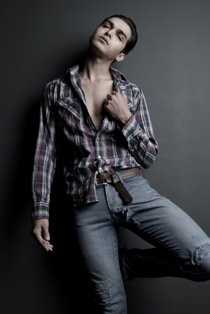 Male model photo shoot of Victor Maldonado