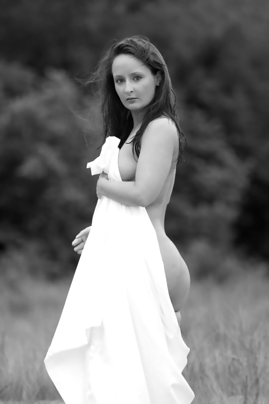 Female model photo shoot of Sarah De Laurentiis 
