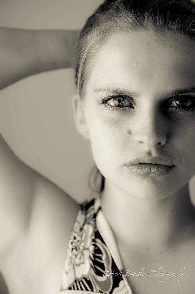 Female model photo shoot of Andra Berlyn