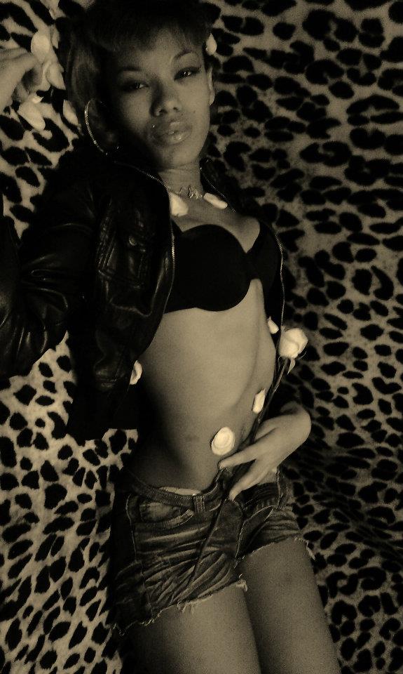 Female model photo shoot of Ebony scott 