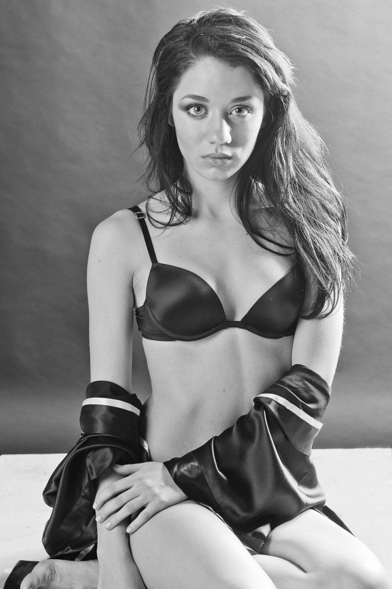 Female model photo shoot of Victoria Vilain
