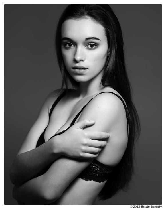 Female model photo shoot of Lauren Elizabeth Kinney by CLT