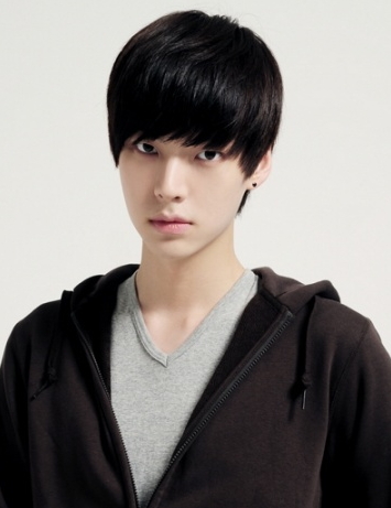 Male model photo shoot of Yun Jun
