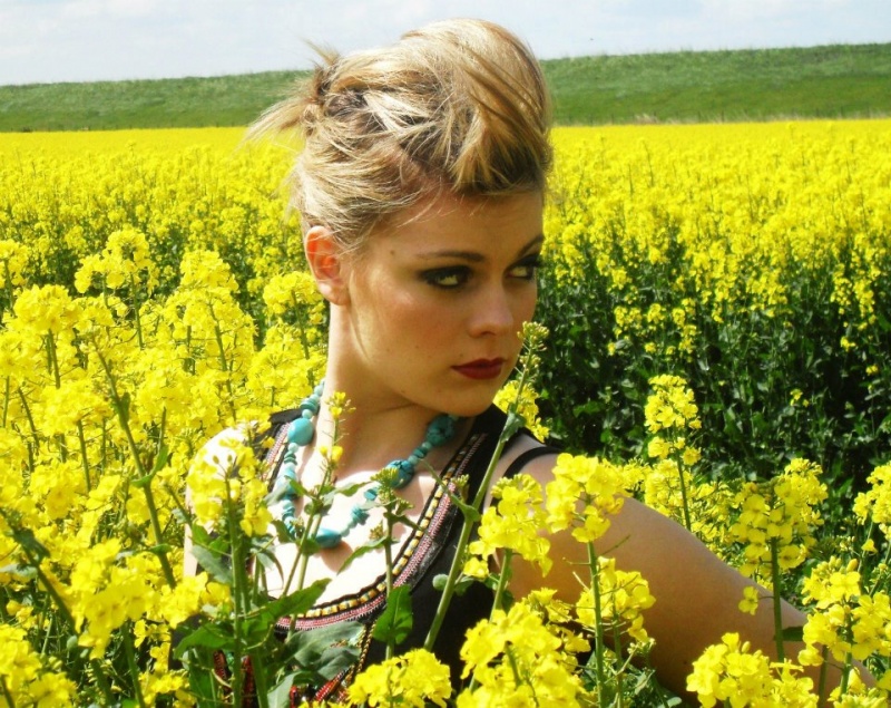 Female model photo shoot of Rhiannon Morrell
