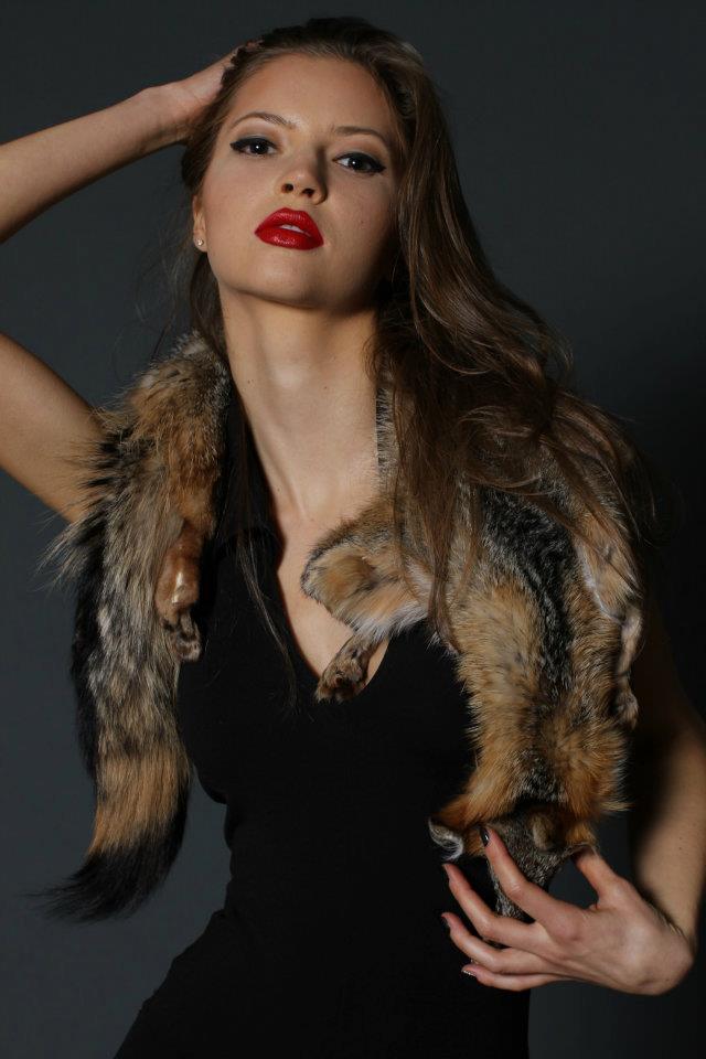 Female model photo shoot of Julia Leonor
