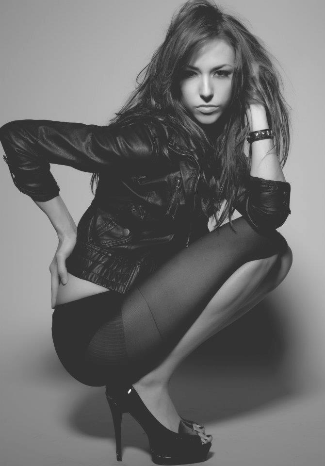 Female model photo shoot of Amanda Shaw xo by Grudiowerx