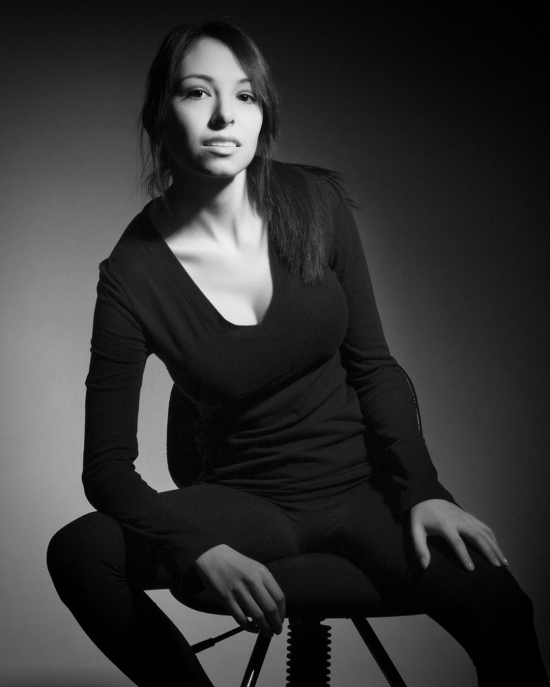 Female model photo shoot of Lauren DR by RosalesStudio
