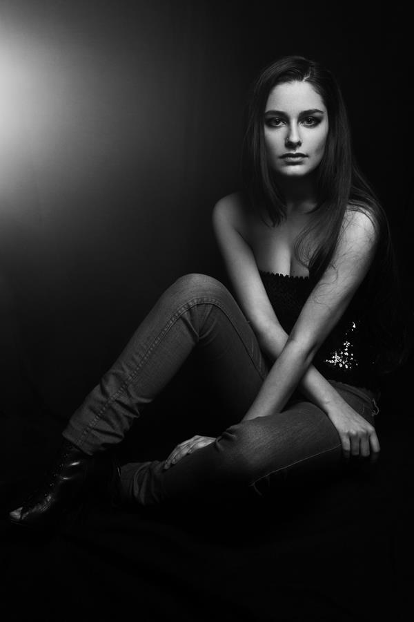 Female model photo shoot of Nihil Khaos