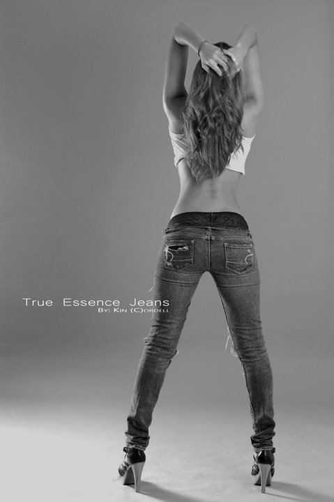 Female model photo shoot of Yasmeen Gomes