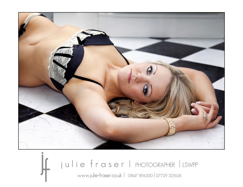 Female model photo shoot of Julie Fraser 