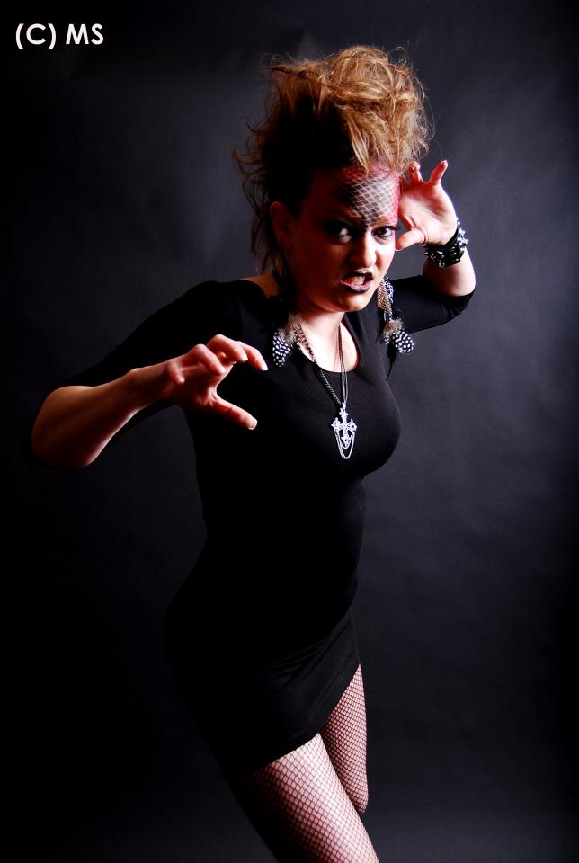 Female model photo shoot of Beattrix Kiddo aka Nic in Worcester Phot Studios