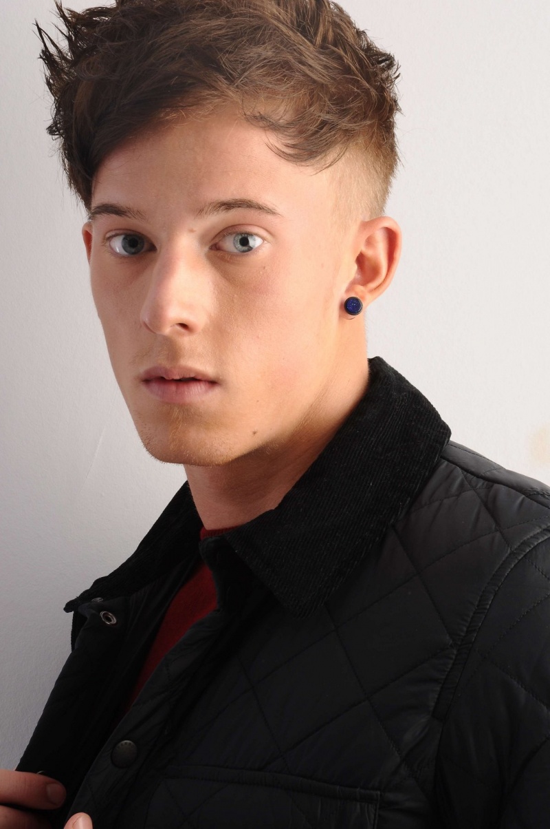 Male model photo shoot of Elliot Dent