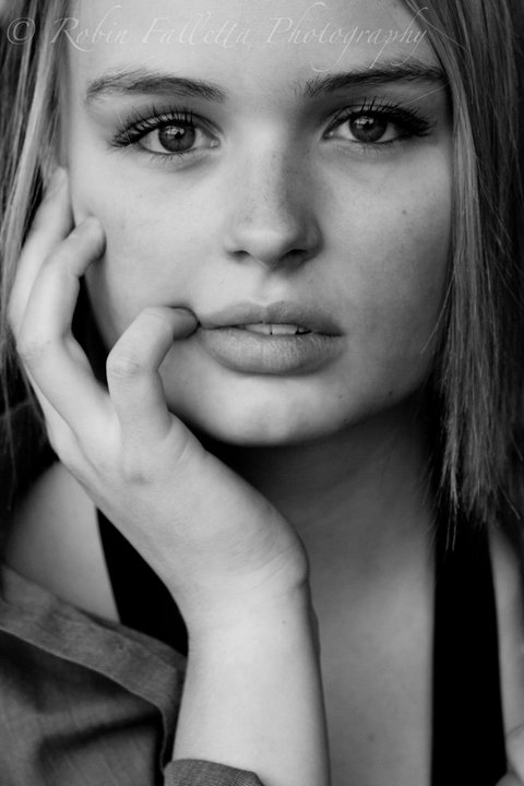 Female model photo shoot of Kayla Wilson 