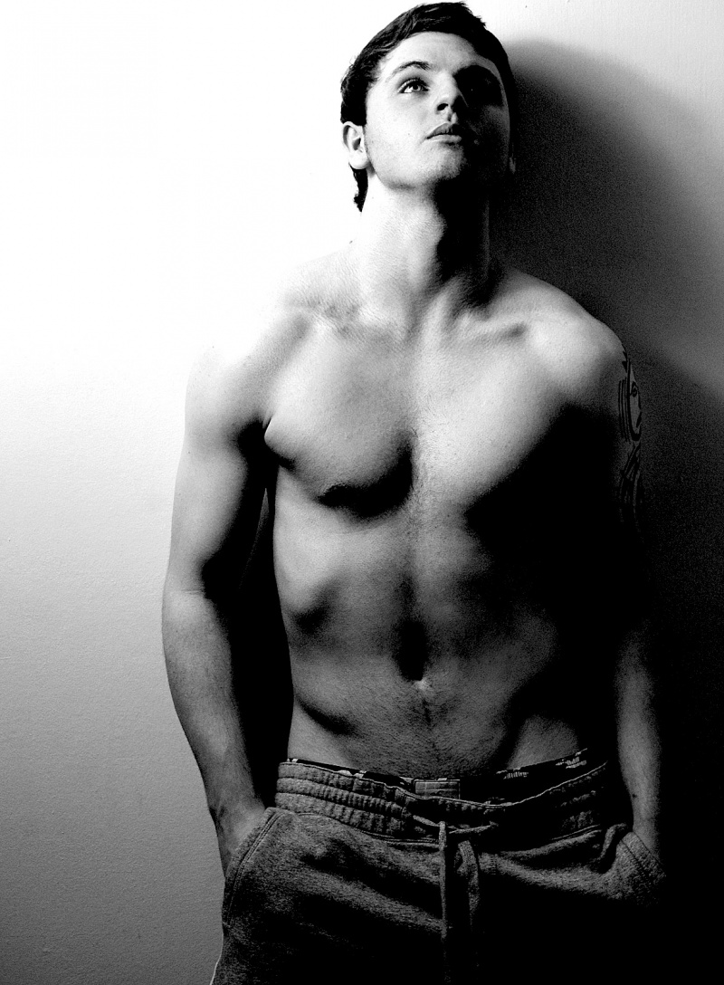 Male model photo shoot of Darren Glas