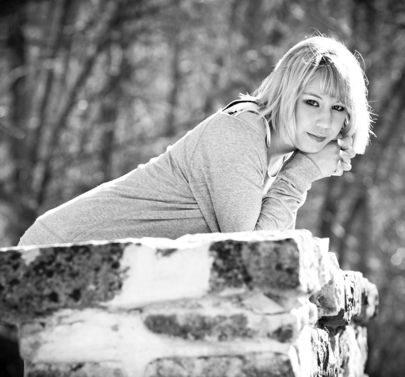 Female model photo shoot of Lenox Images and Michelle Smoot in Creve Couer Park