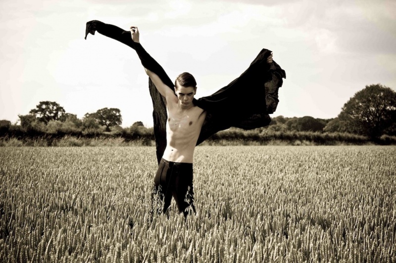 Male model photo shoot of Stephen Tomkinson