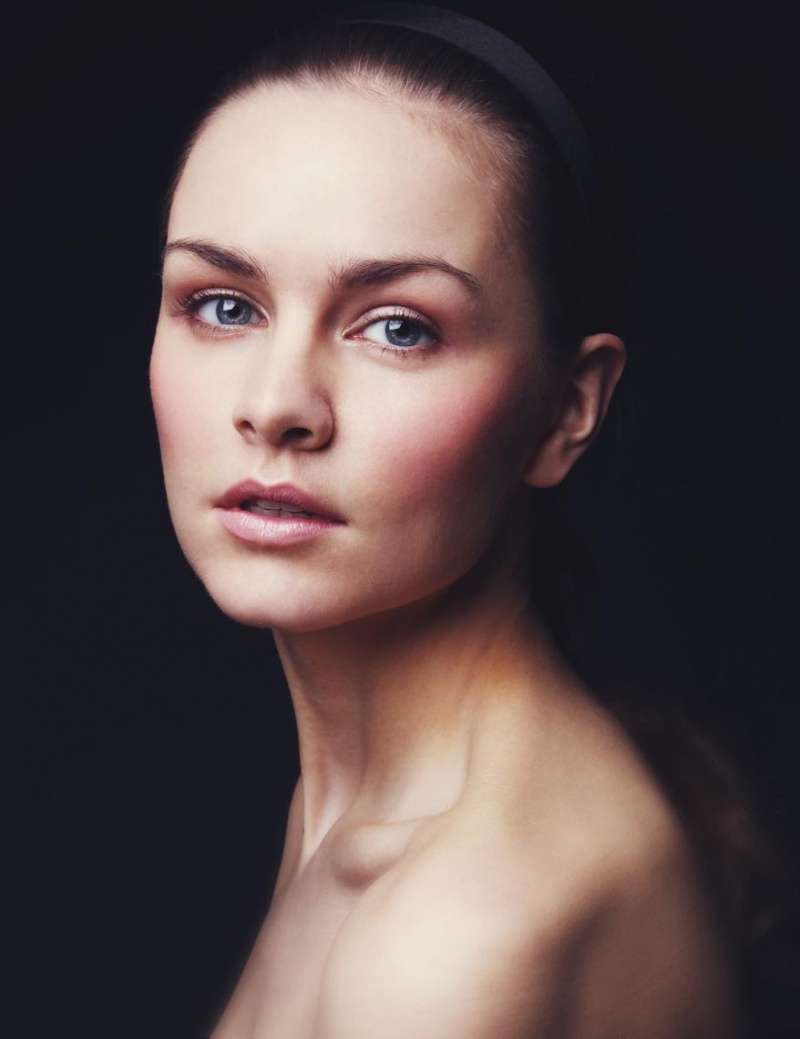 Female model photo shoot of Zowbow
