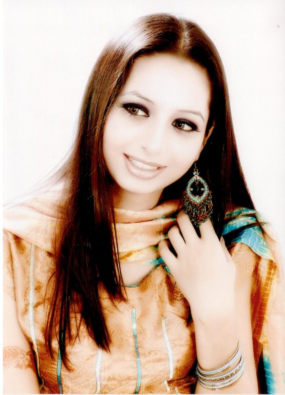 Female model photo shoot of RiyaR