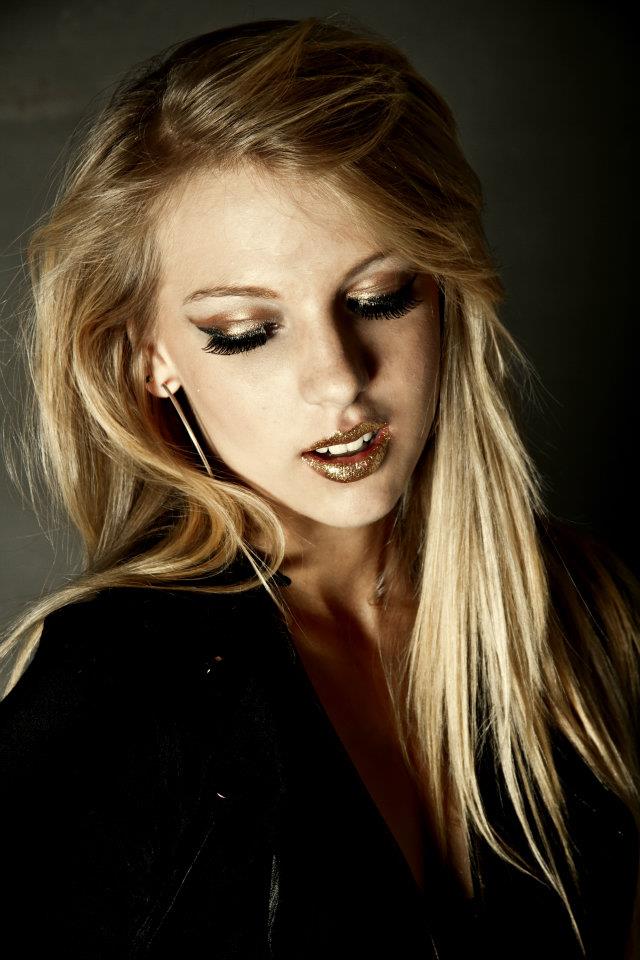 Female model photo shoot of Jessica Rosalind