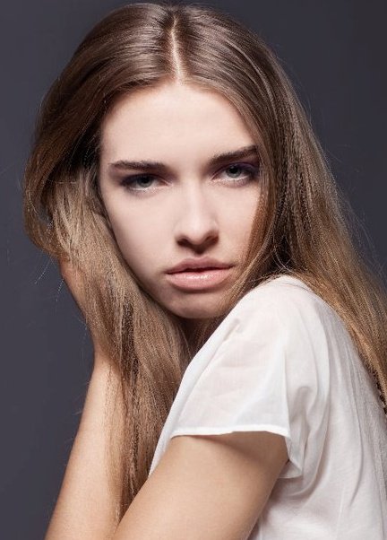 Female model photo shoot of Chelsea Leah Davis