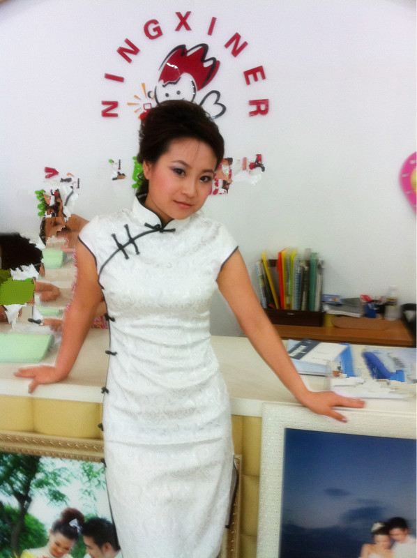 Female model photo shoot of Lynnea Qiao