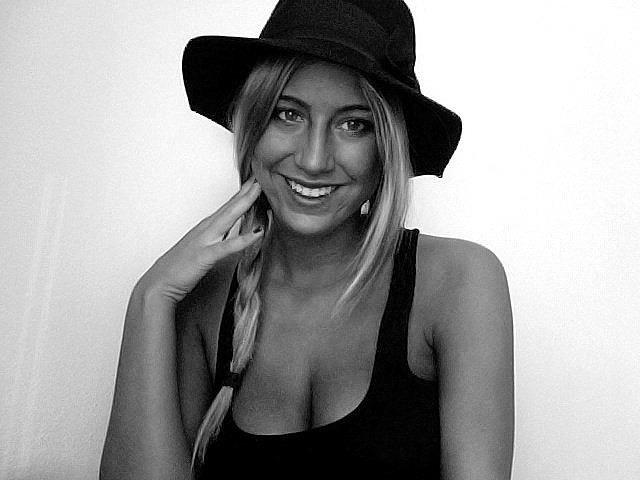 Female model photo shoot of Aleksandra Pavicevic